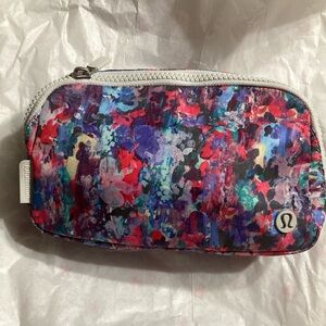 NWT Lululemon Everywhere Belt Bag 1L Flower Guide Multi/Vapor